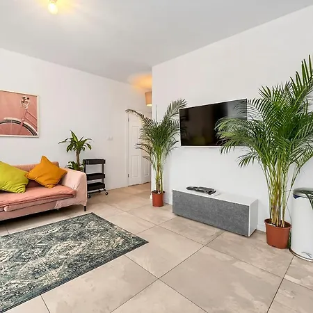 Lumina 4-room With Large Balcony Apartment Warsaw